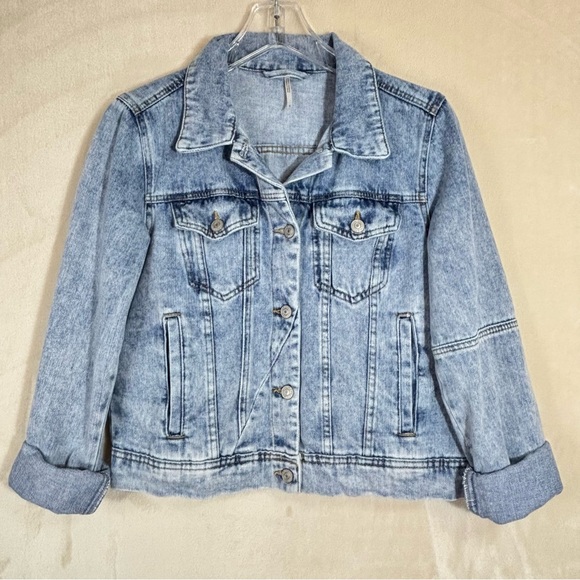 Free People Women’s Rumors Light Wash Blue Denim Jean Jacket Size Small - Picture 1 of 9